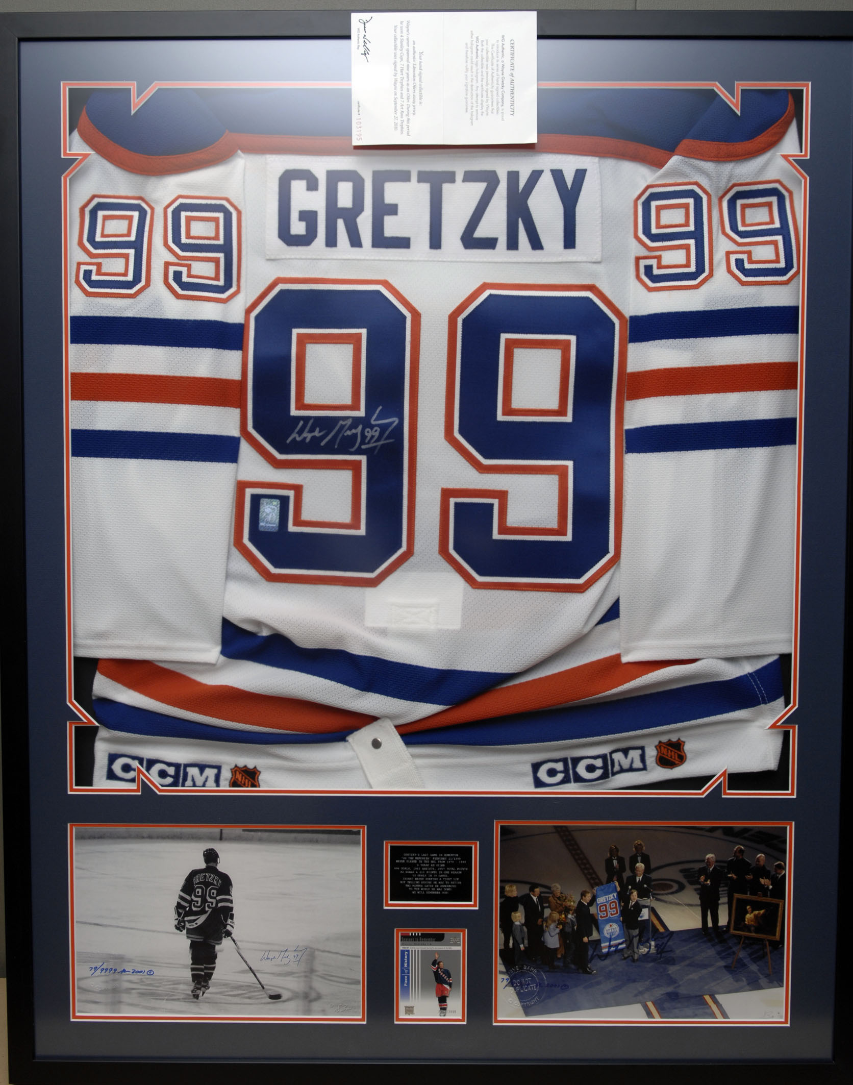 Framed Autographed Wayne Gretzky Jersey White 7605